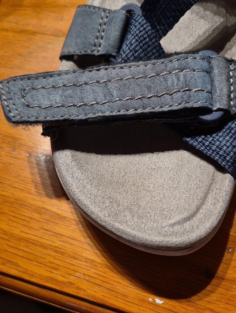 Earth Origins Women's Gray Suede Strap Sandals - Picture 5 of 9